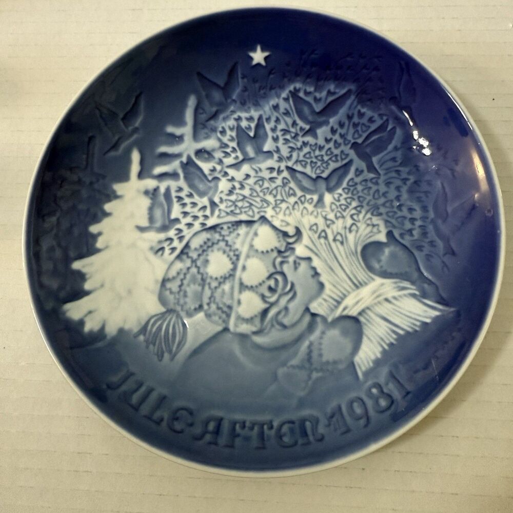 Bing & Grondahl Blue Porcelain Annual  Plate 1981 Christmas Peace